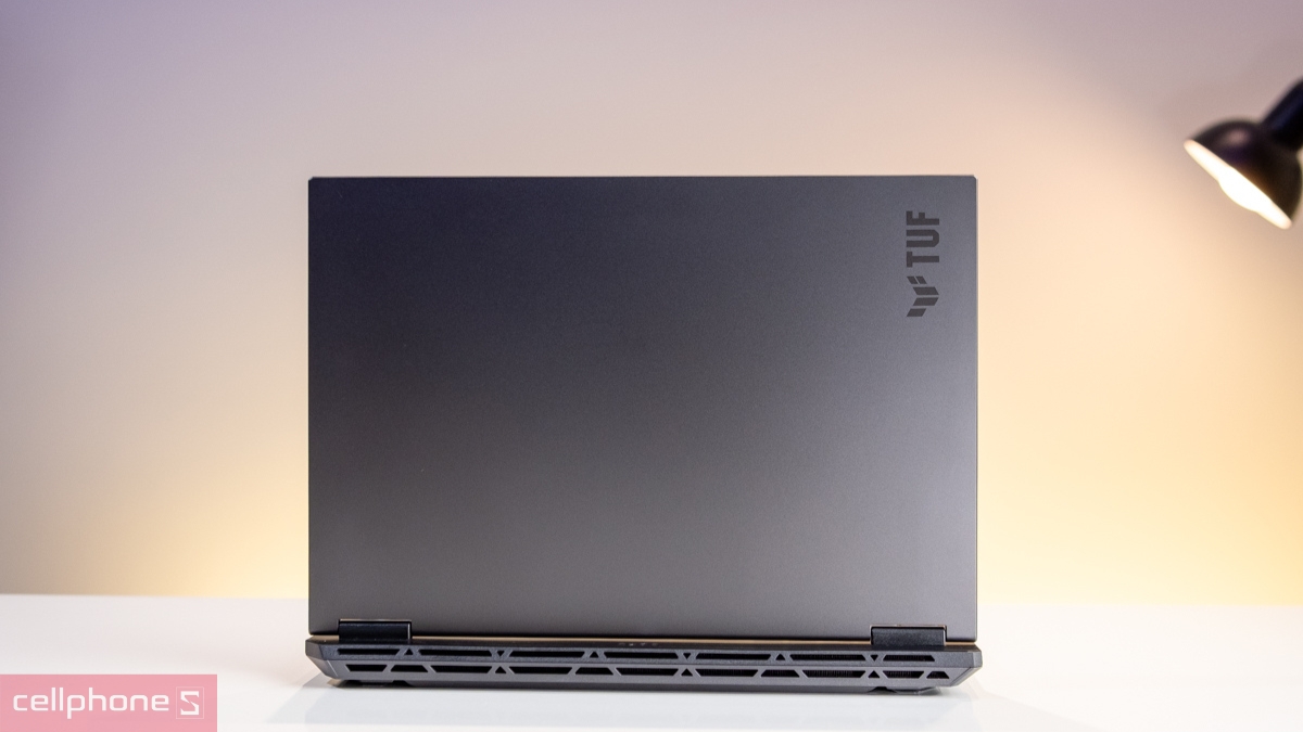 Pin, cổng kết nối của laptop ASUS TUF Gaming F16 FX608JHR-RV037W