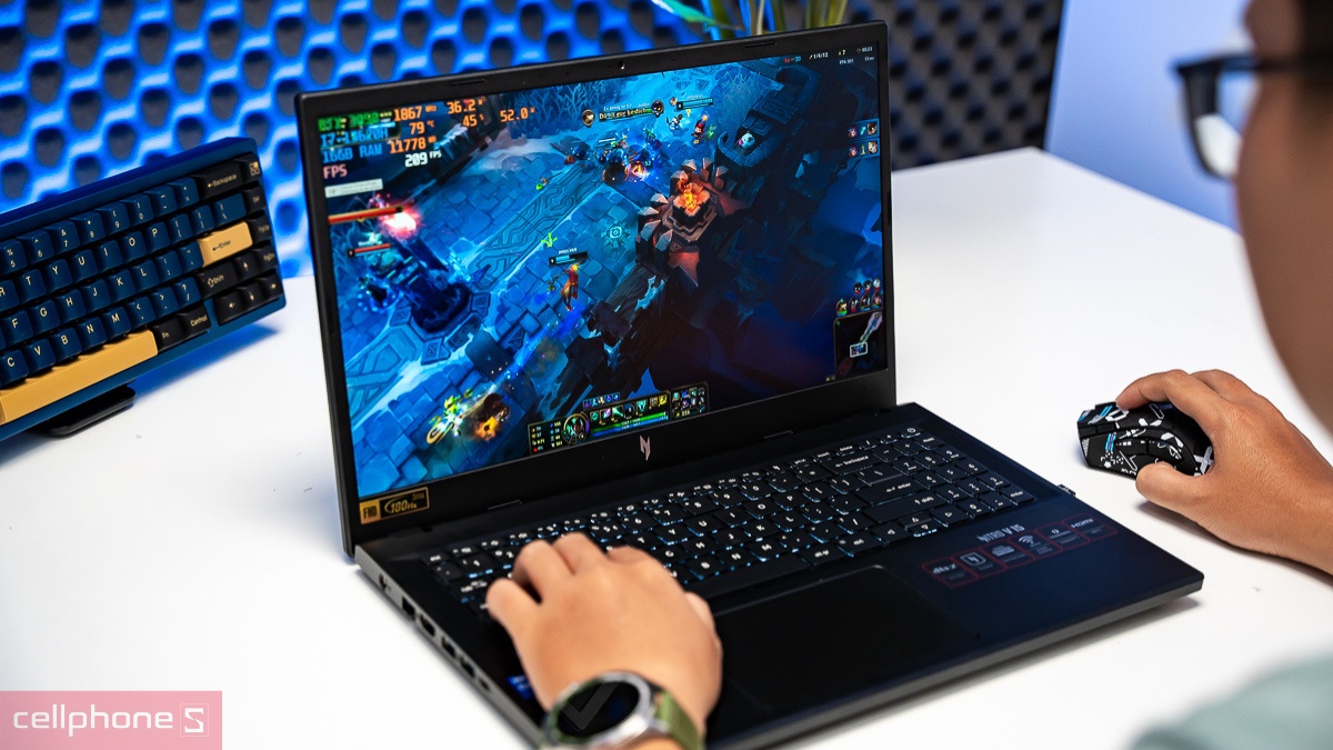Màn hình, tần số quét của laptop Acer Gaming Nitro V 15 ProPanel ANV15-41-R7CR