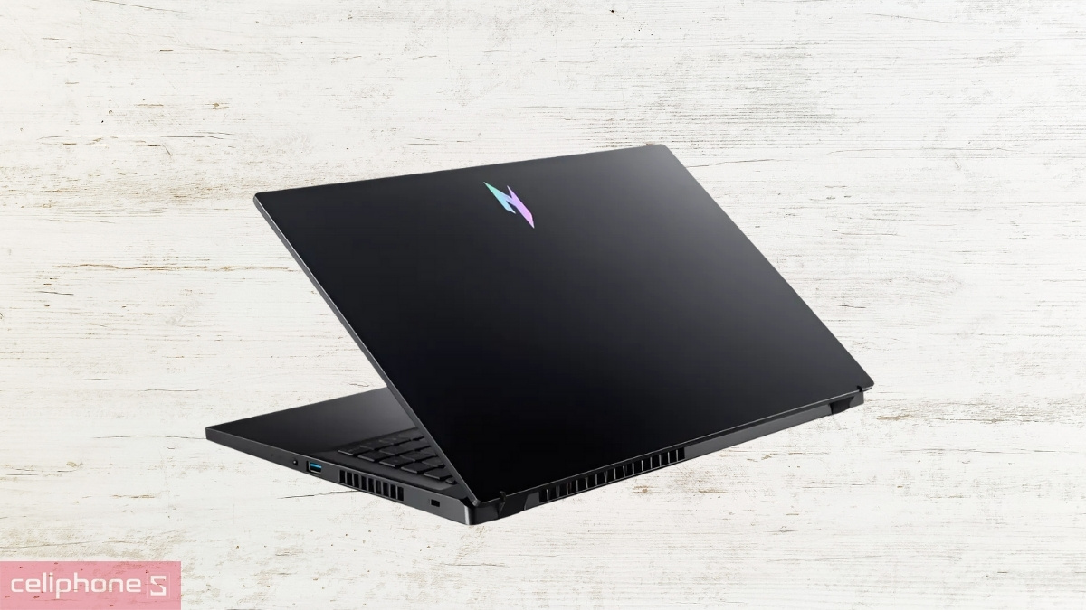 Hệ thống cổng kết nối của laptop Acer Gaming Nitro V 15 ProPanel ANV15-41-R0FE
