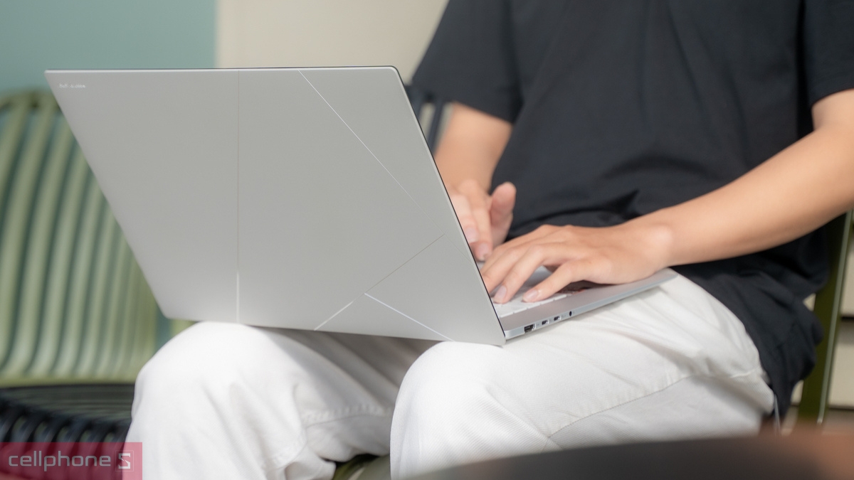 Dung lượng Asus Zenbook S 16 UM5606KA-RK127WS Ryzen AI 7
