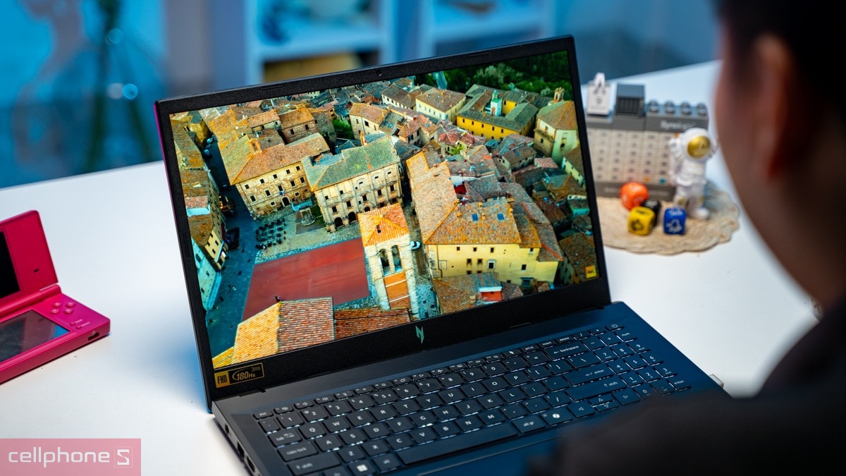 Pin, cổng kết nối của laptop Acer Gaming Nitro V 15 ProPanel ANV15-41-R7CR