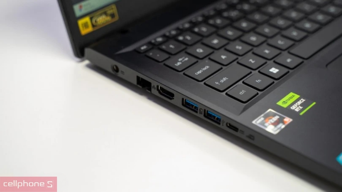 Hệ thống cổng kết nối của laptop Acer Gaming Nitro V 15 ProPanel ANV15-41-R0FE