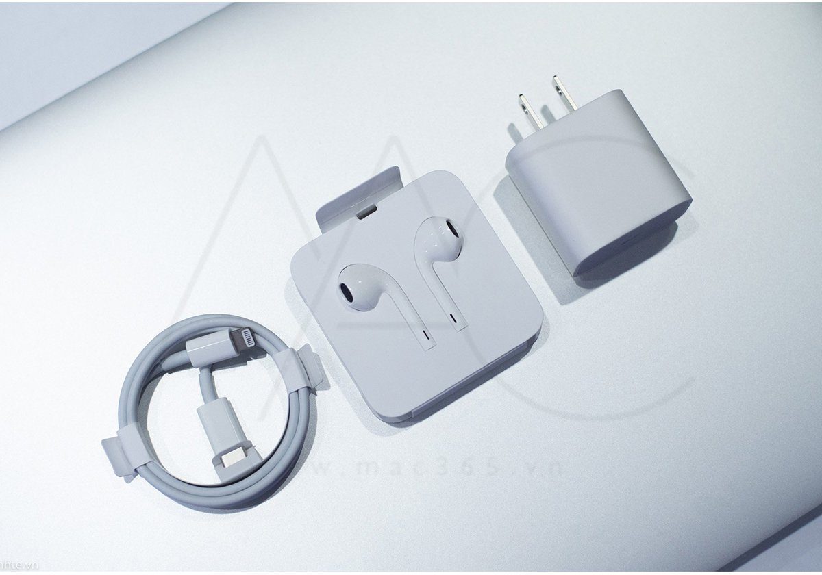 Bộ phụ kiện được đập hộp cùng iPhone 2019