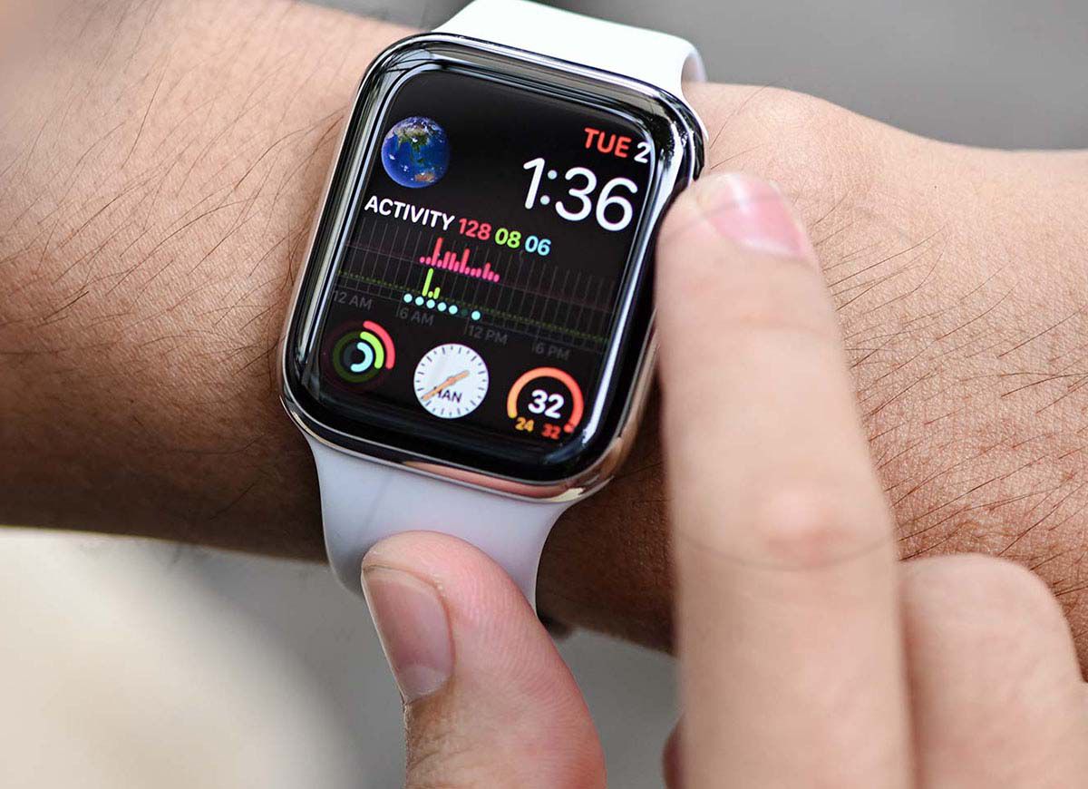 So sánh Apple Watch Series 4 và Samsung Galaxy Watch
