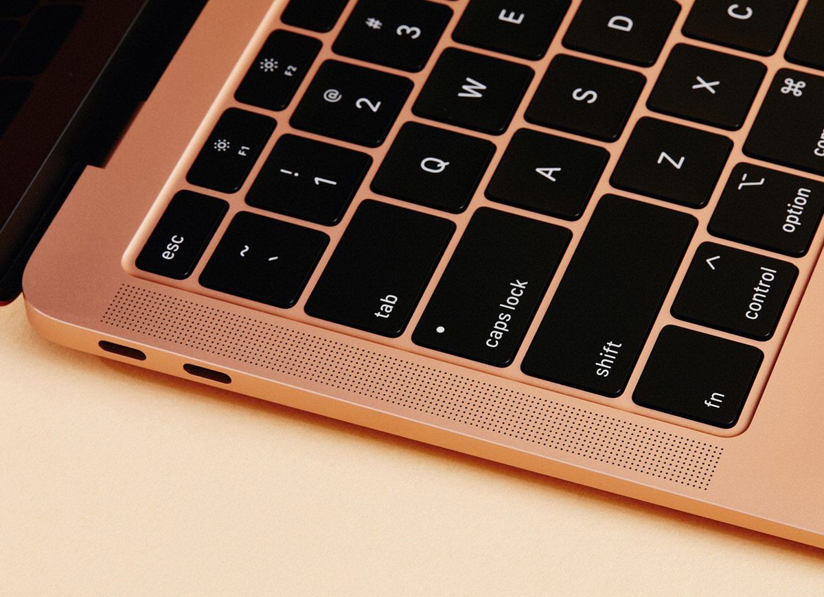 So sánh MacBook Air 2019 và MacBook Air 2018 – Bàn phím cải tiến "thế hệ thứ ba" có đèn nền