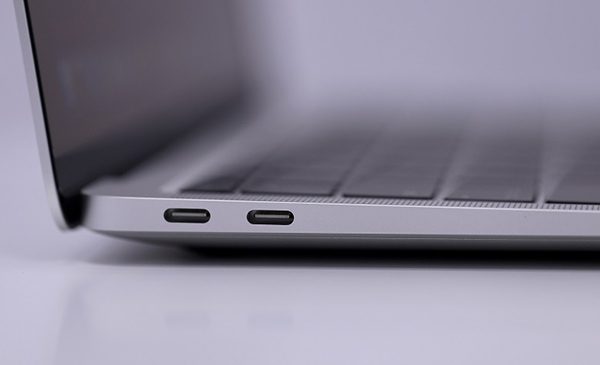 MacBook Air M1 chỉ sở hữu 2 cổng kết nối