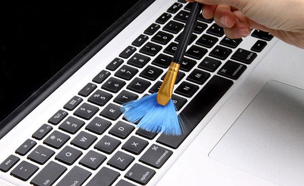 Nên vệ sinh Macbook định kỳ