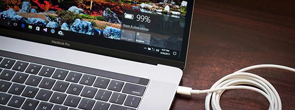 Có thể vừa sạc vừa sử dụng Macbook