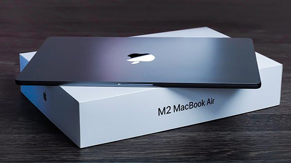 Trọng lượng của Macbook Air 2022 chỉ 1,24kg