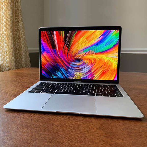 Macbook Air 2018 sở hữu card đồ họa tích hợp Intel UHD Graphics 617