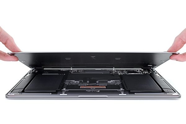 Chip xử lý và RAM của Macbook Air 2020 Intel được đánh giá là khá ổn