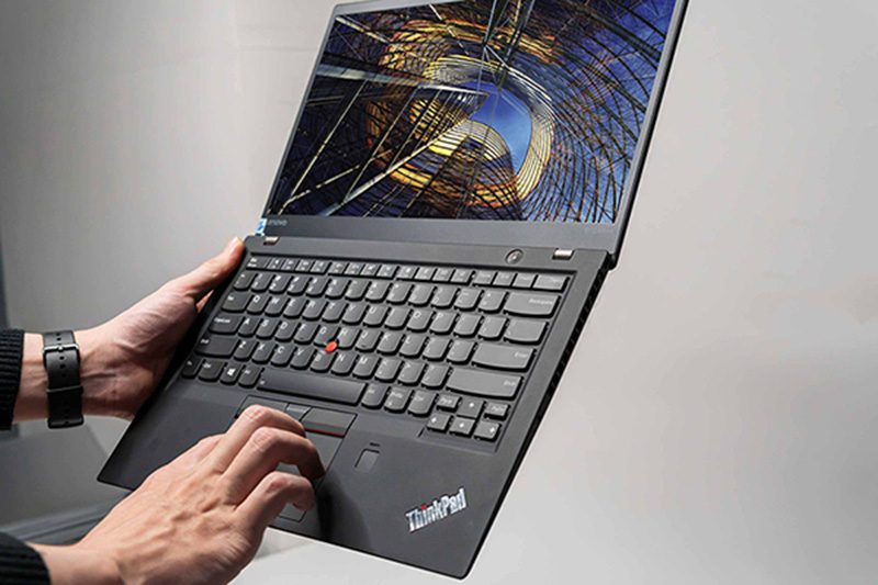 ThinkPad X1 Carbon làm từ chất liệu cao cấp cho độ mỏng nhẹ tuyệt đối