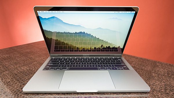 Macbook Pro 2017 có thiết kế mỏng nhẹ, sang trọng, tinh tế