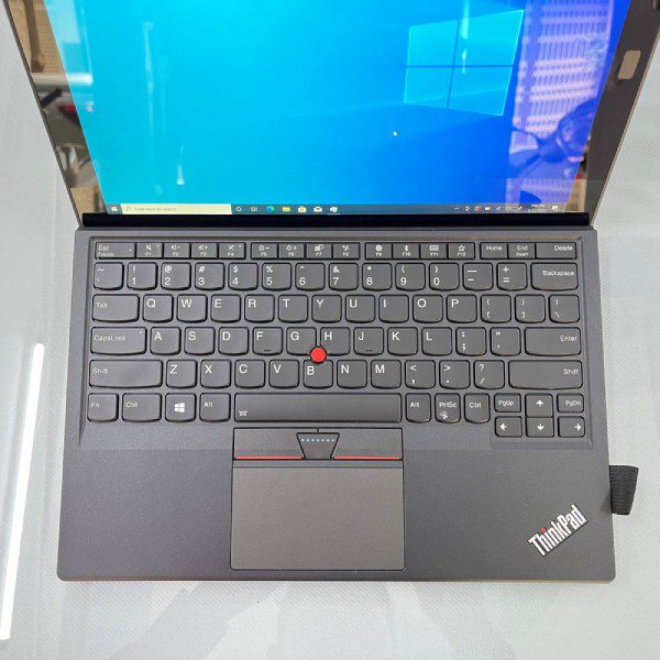 ThinkPad X1 Carbon Gen 2 có màn hình sắc nét