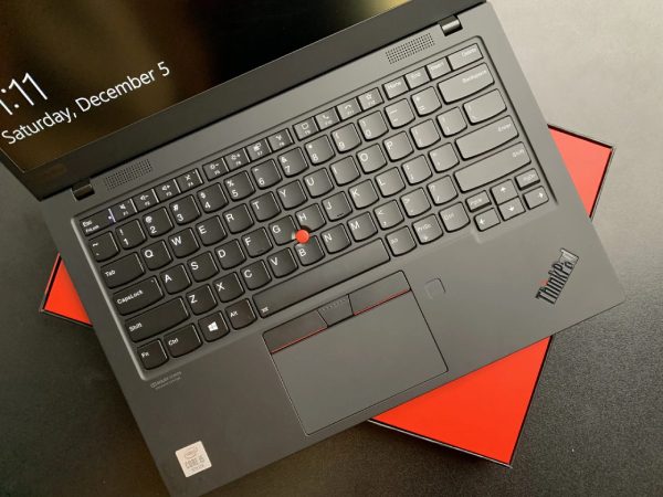 Vỏ ngoài cách nhiệt kém là nhược điểm của ThinkPad X1 Carbon Gen 2