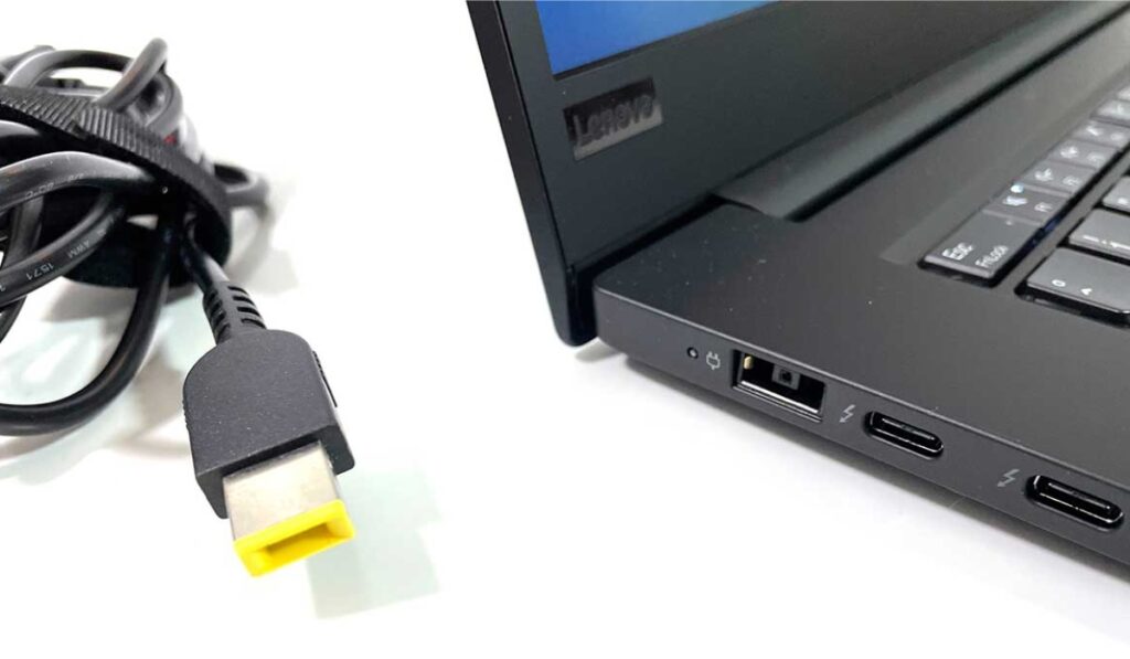 ThinkPad X1 Extreme Gen 3 được trang bị rất nhiều cổng kết nối