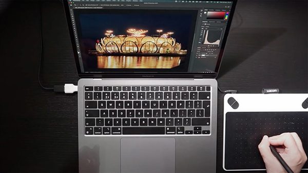 Thiết kế trackpad rộng hơn giúp nâng cao trải nghiệm người dùng