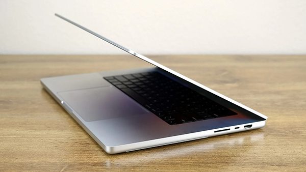 Nên mua Macbook đời nào?