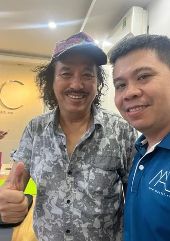 Khách hàng 3 mua sắm tại Mac365