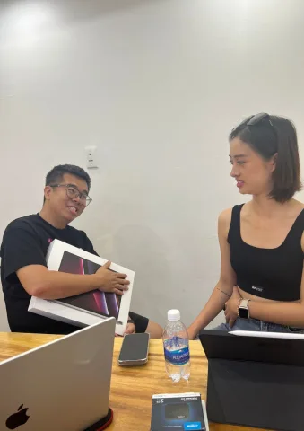 Khách hàng 5 mua sắm tại Mac365