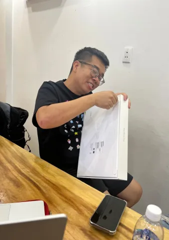 Khách hàng 8 mua sắm tại Mac365